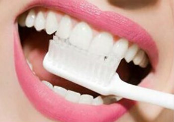 烤瓷牙的寿命与什么因素有关